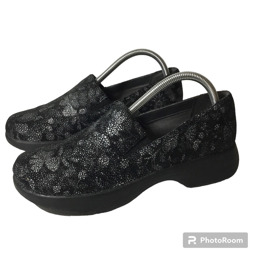 Dansko Women’s Professional Winona Metallic Floral Slip Resistant Clogs Size 40